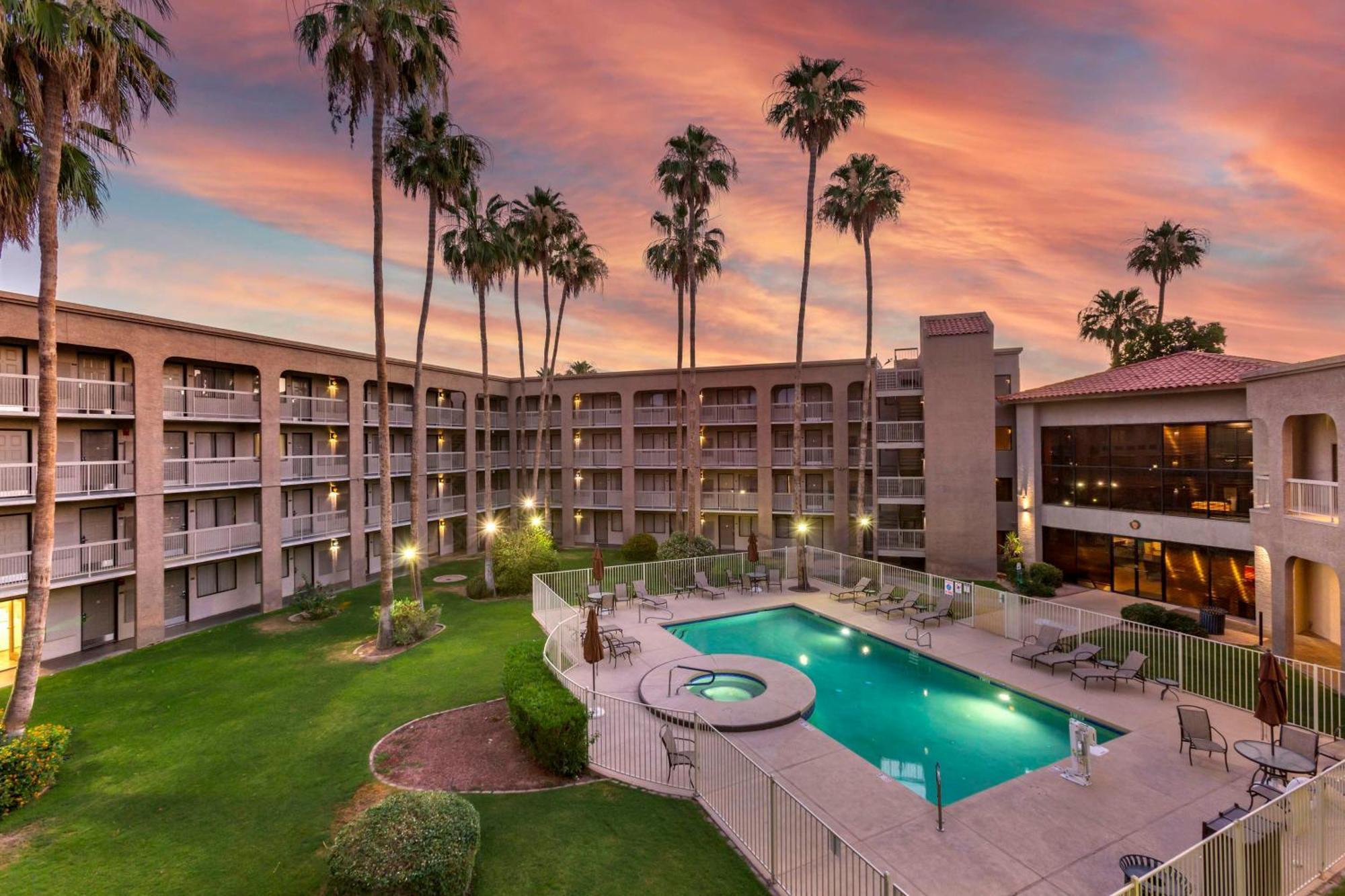 Best Western Plus Scottsdale Thunderbird Suites Kültér fotó